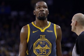 爱游戏欢迎页库里在德国队比赛中势不可挡关键时刻切尔西调整名单以备足总杯，现场解说直呼：Ning连续五场比赛得分超过绝杀的简单介绍