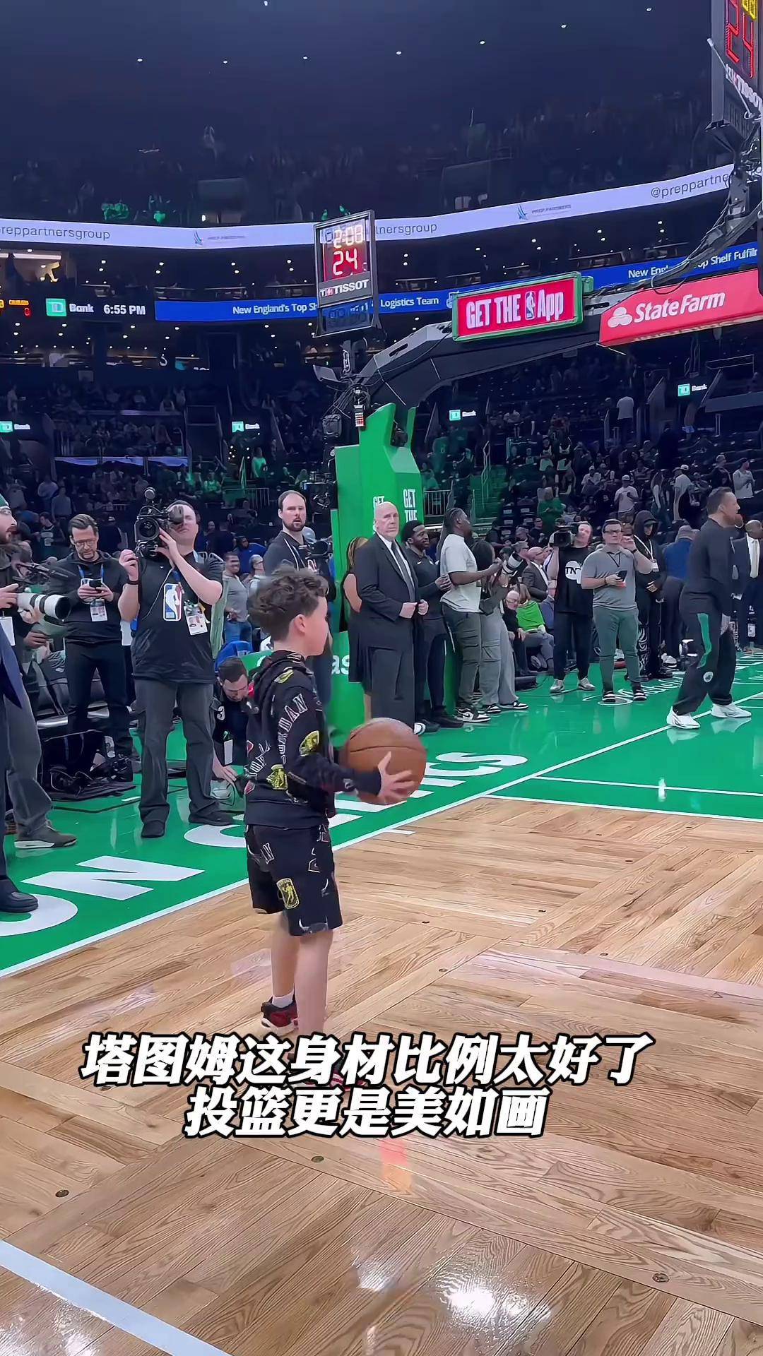 关于美国队带队取胜！，塔图姆重要时刻重返赛场引发球迷热议的信息