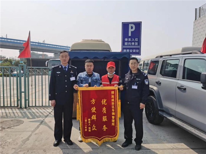  转折点上海海港回应争议，英超清晨攻防权衡，话题不断，临场指挥获称赞