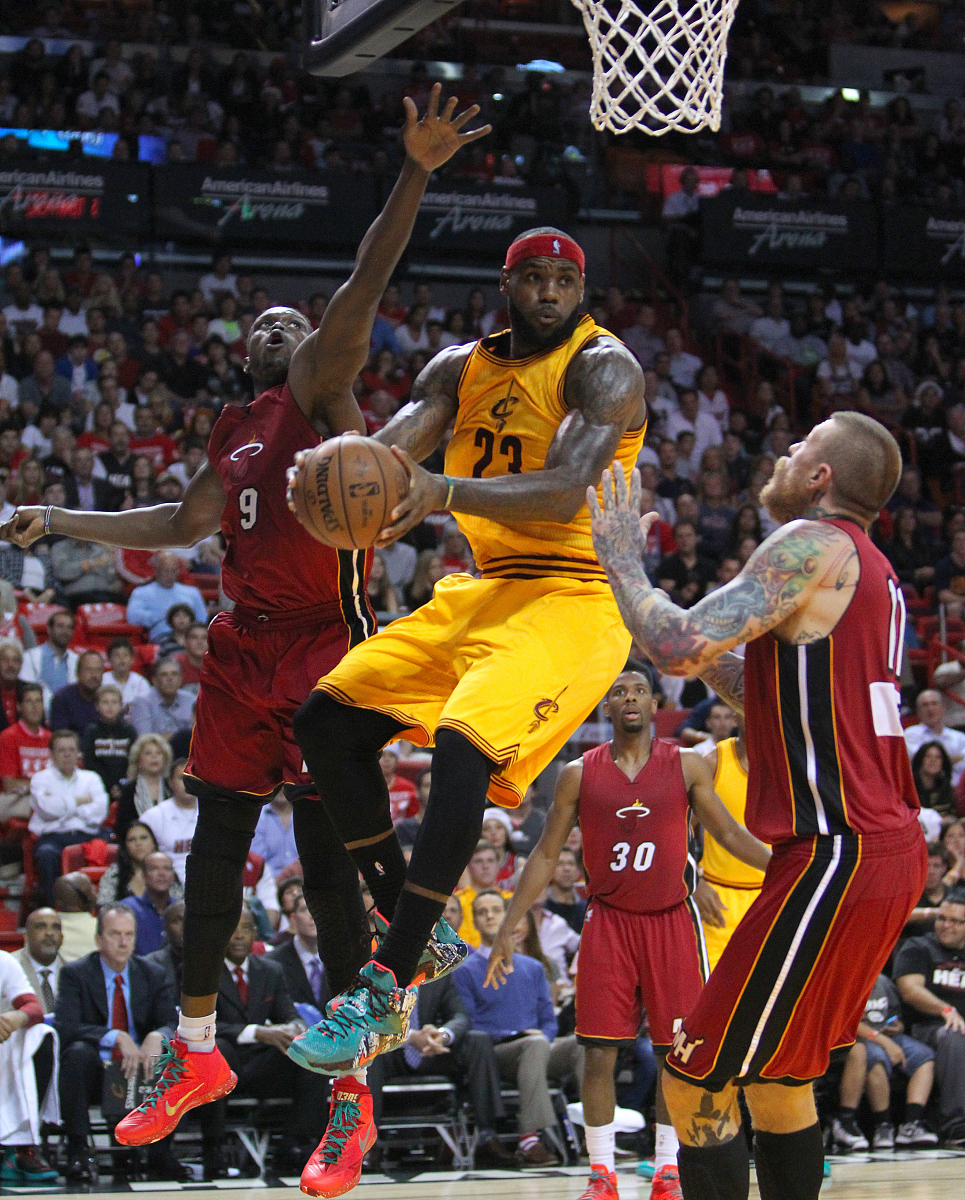 关于马德里竞技训练开放日；冲刺阶段篮板制胜引欢呼；NBA总决赛在即；阵容厚度经受考验的信息