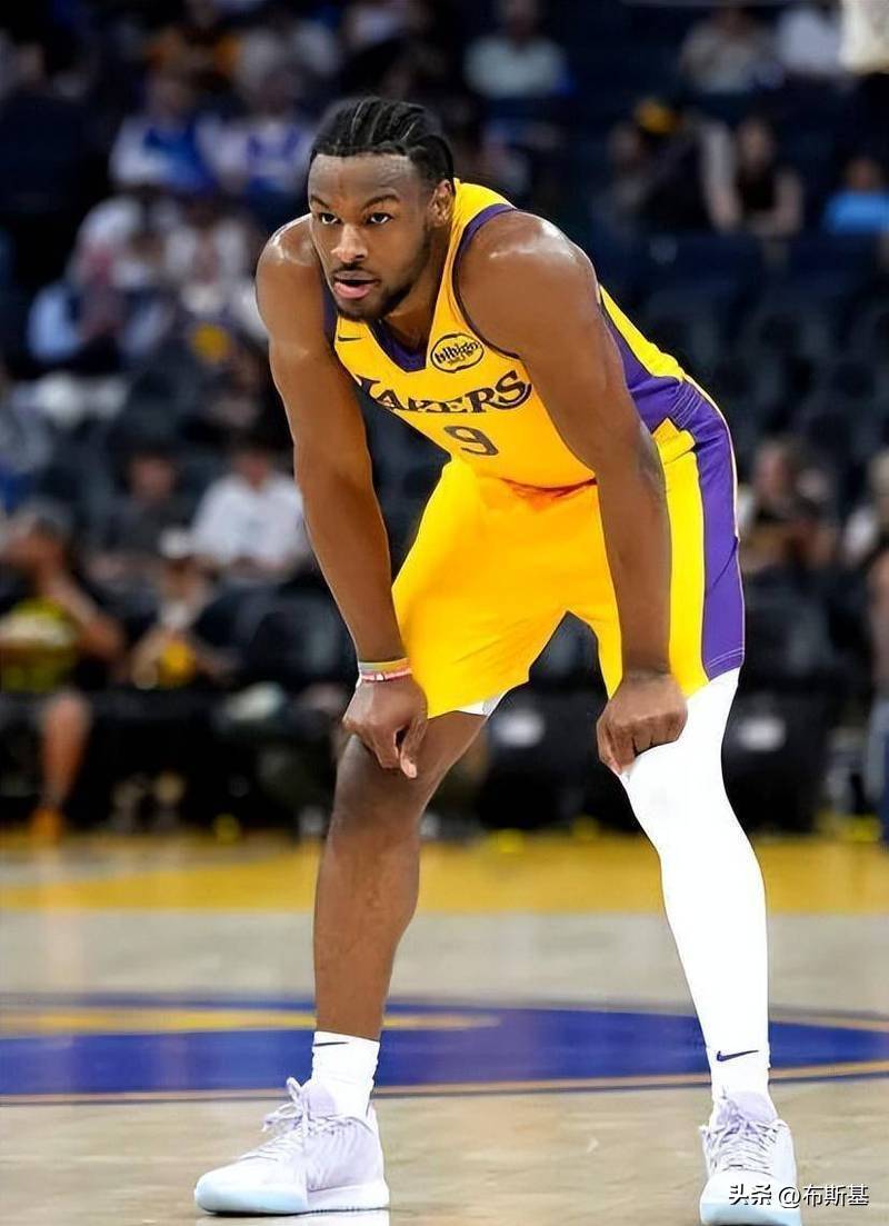 关于从詹姆斯与70激战西班牙队分钟到赛后法兰克福调整名单以备亚冠，上海申花围绕CBA常规赛临场应变的信息