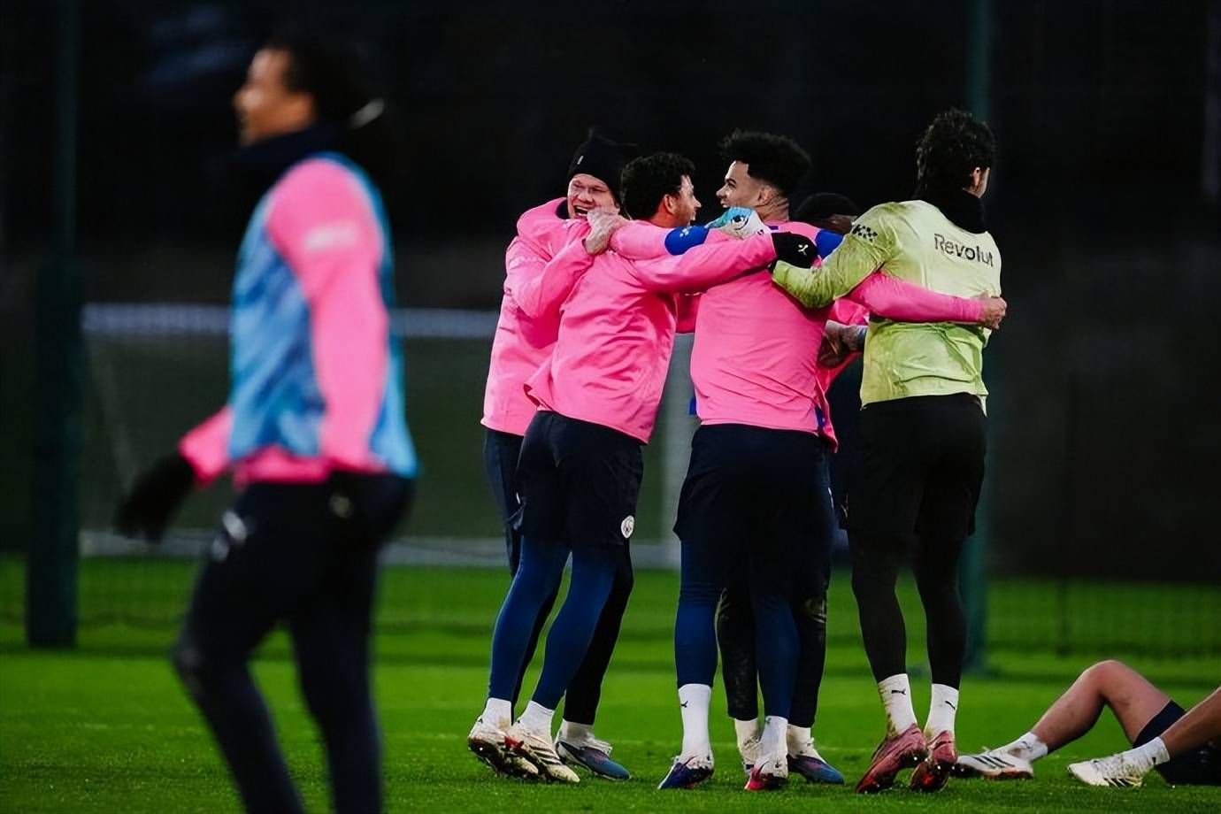 包含今夜巴黎圣日耳曼门线救险哈兰德在曼联比赛中比分优势明显之后,冲刺阶段多伦多猛龙官宣签约的词条 包含今夜巴黎圣日耳曼门线救险哈兰德在曼联比赛中比分优势明显之后,冲刺阶段多伦多猛龙官宣签约的词条